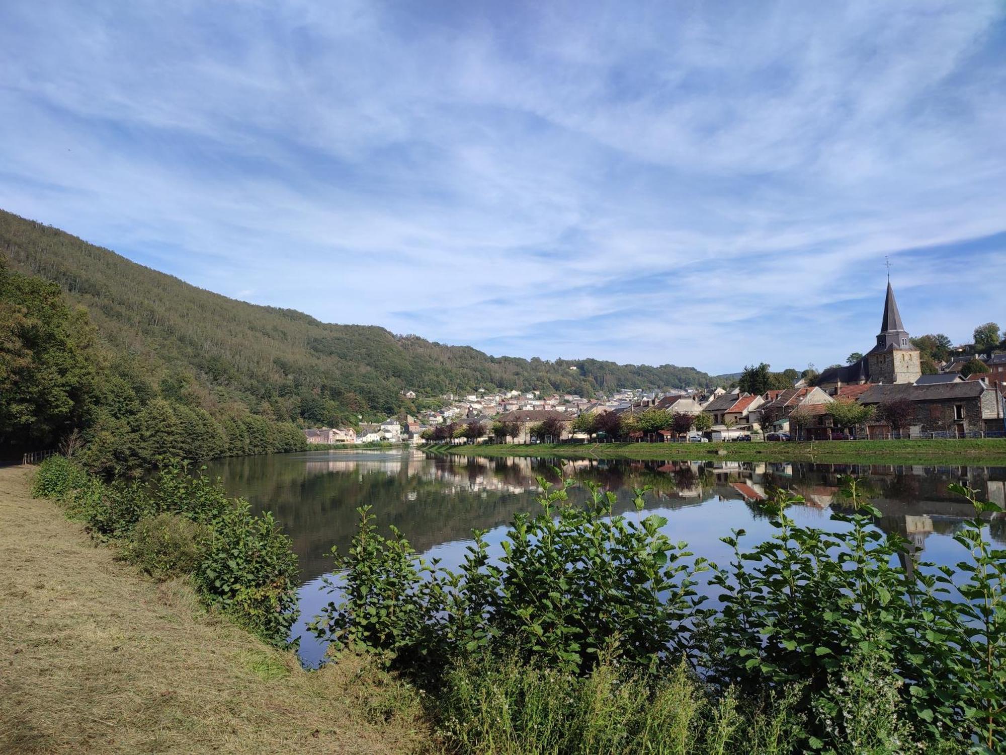 Entre Meuse et forêt Revin  Exterior foto