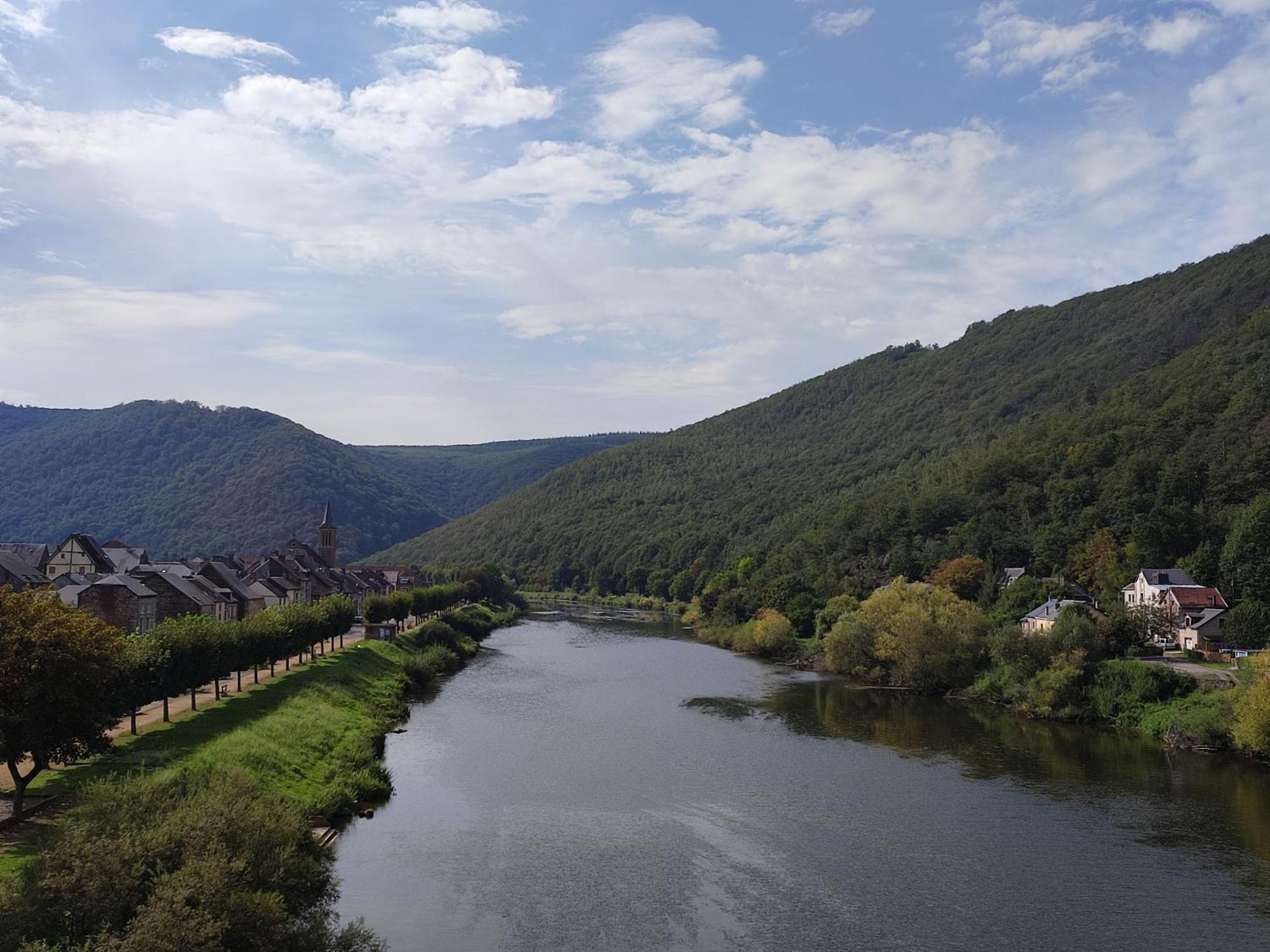 Entre Meuse et forêt Revin  Exterior foto