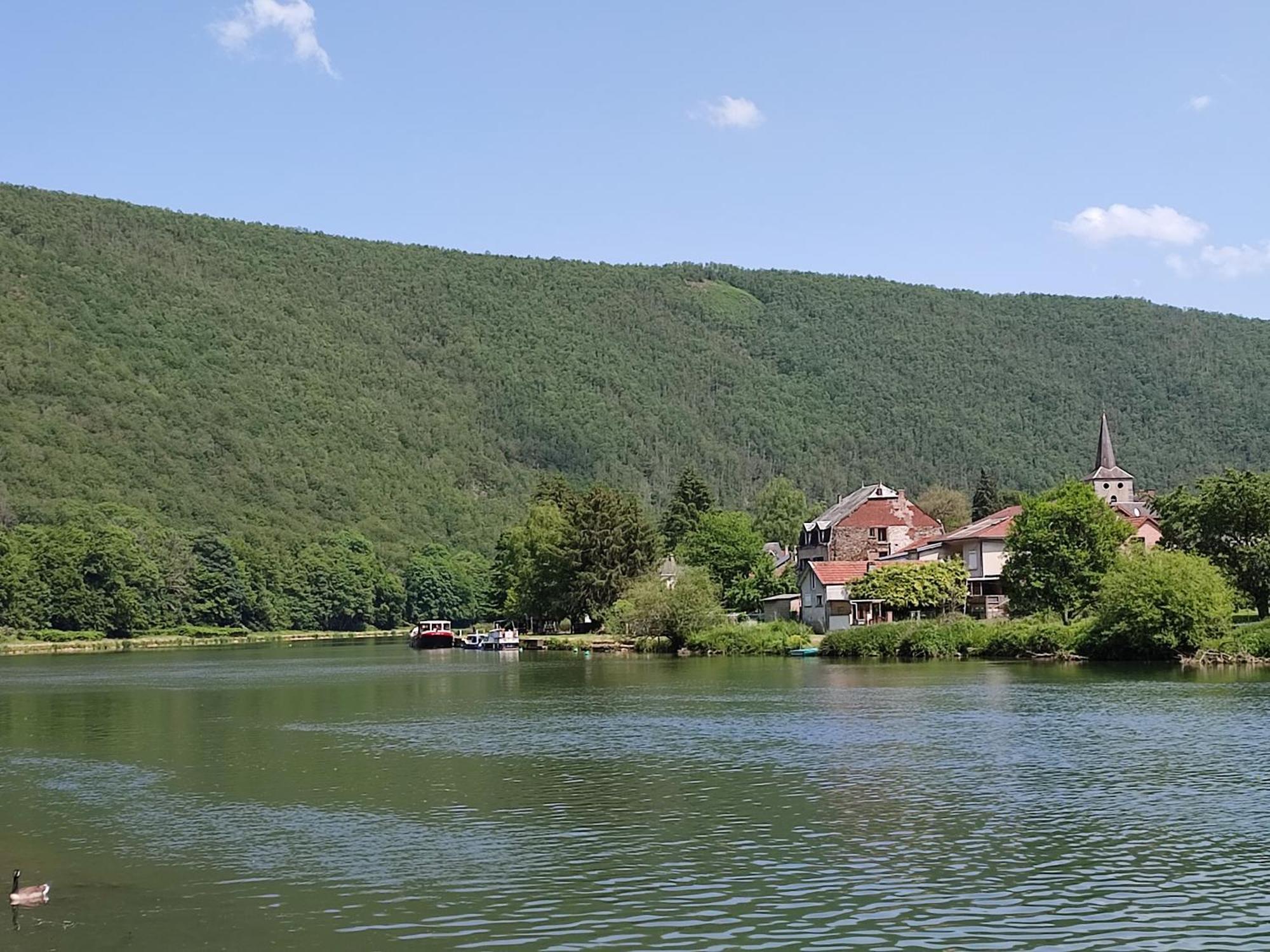 Entre Meuse et forêt Revin  Exterior foto